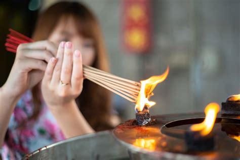 敬神明五杯水用意|先點香還是先奉茶？敬拜神明邏輯很簡單